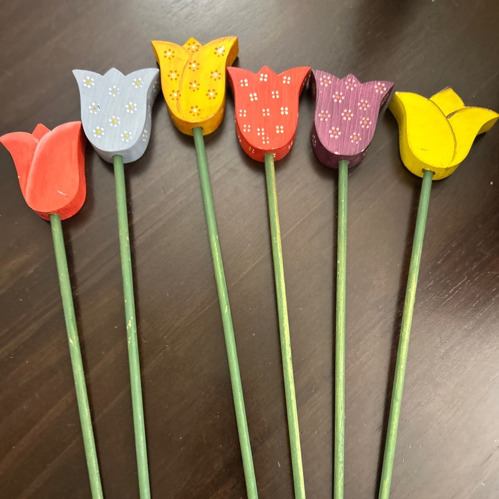 Set of 6 Vintage Hand Painted Wooden Flowers - Picture 8 of 9